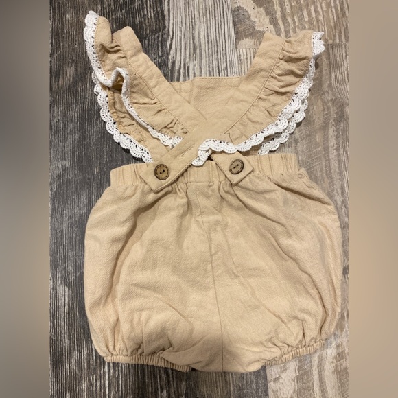 Baby girl romper - Picture 2 of 2